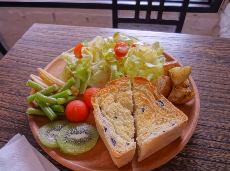 [台中 美食]HEY DAY，夏日以輕食佐鮮果汁是不上班日的小確幸