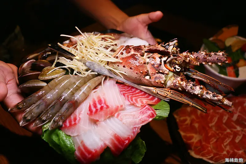 『樂崎火鍋(新莊店)』龍蝦海陸套餐/菜單價位/打卡送肉/菜盤換肉盤/白飯、冰淇淋、飲料無限量供應(捷運新莊站)