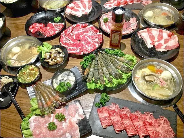 《捷運新蘆線美食/新莊站》樂崎火鍋~菜盤也可換肉盤．周年慶開鍋打卡送四選一！(2016/06/29更新)