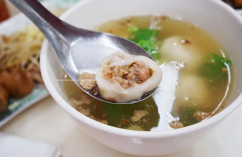 【台中西區】鹽水麵店 - 敢吃辣的小魚辣椒加一下.鹽水意麵和鮮肉湯圓要點.下午時間沒休息