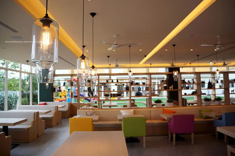 【台中西屯】嘎嗶惦Carpe Diem - 中科親子餐廳.環境很優.餐點有進步空間.早午餐輕食義麵甜點麵包.光線充足.溜滑梯草地沙坑童書.大都會幼稚園和玉玄宮旁.近台中世貿中心.旁邊有大車河停車場.試