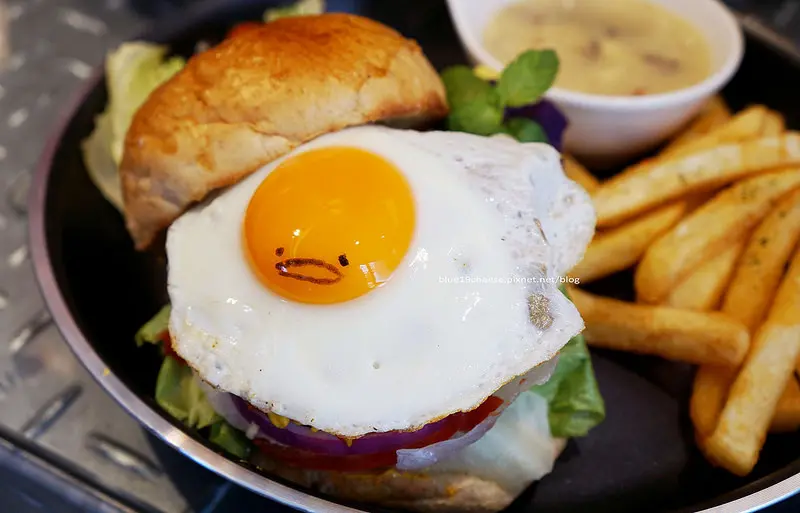 【台中西區】巴特2店 Butter Brunch&cafe - 開幕期間.來店點堡類套餐.免費升級有蛋黃哥陪你吃飯耶!5公分厚鬆餅來囉!早午餐全天供餐.5月30開幕.近美術館