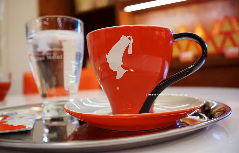 【台中西區】茱莉曼尼 紅帽咖啡 Julius Meinl - 維也納第一品牌咖啡.美術館園道巷弄中紅色世界咖啡.1862和漫漫風情水果茶好喝.烈日鬆餅不錯.寶和食品有限公司台中營業處