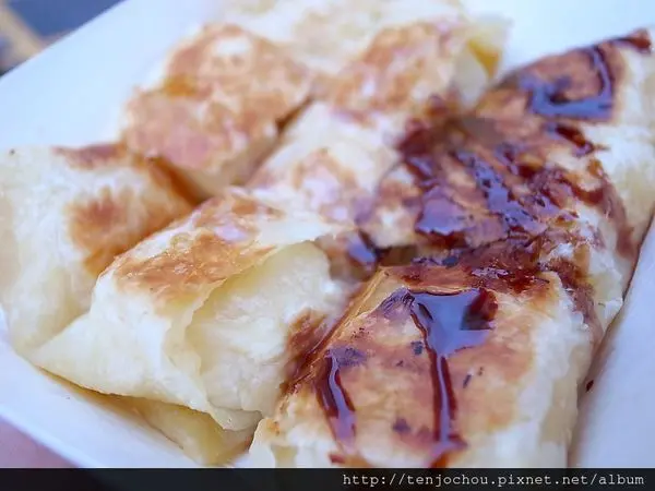 花花，甲飽沒【台北食記】金銀島泰式香蕉煎餅 平價異國甜點 師大夜市必吃美食