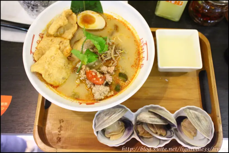 [ 忠孝敦化站．市民大道美食 ] 這味泰泰～泰風拉麵新滋味，超大北寄蛤鮮美過癮，紅咖哩炸雞香酥多汁