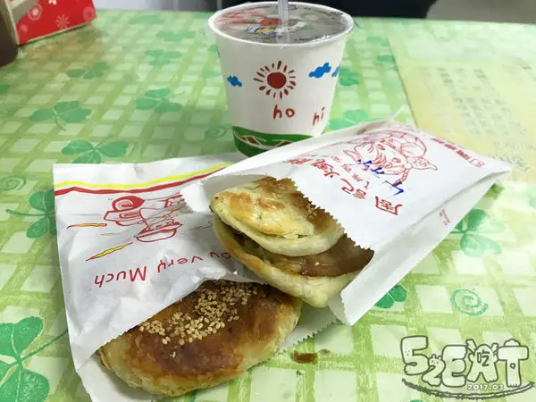 台中豐原美食早餐》周記燒餅舖子菜單價位大公開！在地人強力推薦的燒餅~豐原必吃美食小吃餐廳推薦。