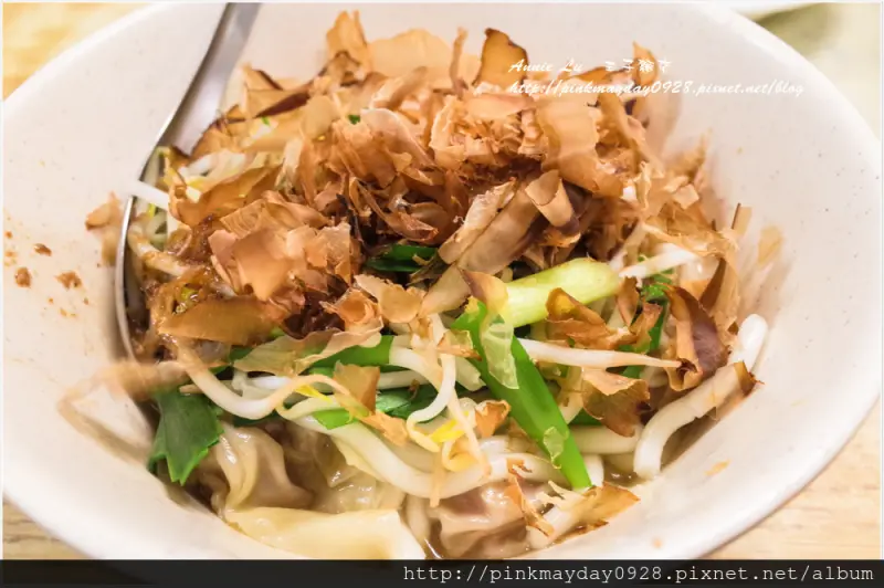 ✿台東✿ 隱身在巷弄內的在地人推薦小麵店 店家自製肉燥真的是很威 回味無窮讓人想念的美味 ➜ 王子麵店