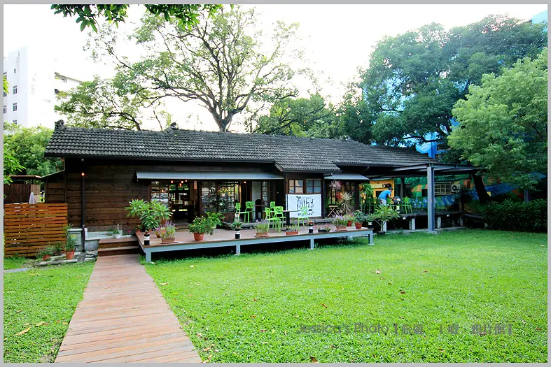 雲林斗六●凹凸咖啡●返鄉中年與老屋的邂逅/珍藏溫度的記憶/雲中街文創園區/可帶寵物