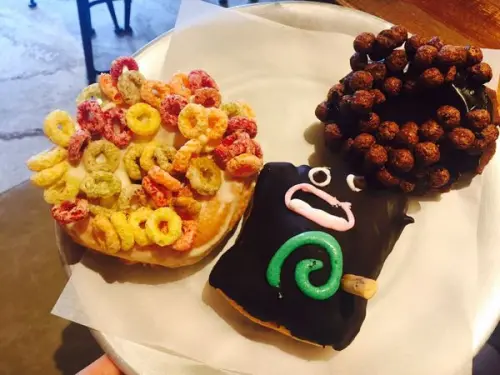 捷運市政府站✿voodoo doughnut Taipei✿ 松菸對面! 童心未泯的甜甜圈店~ keep Taipei weird ! 一起來享受古靈精怪的樂趣