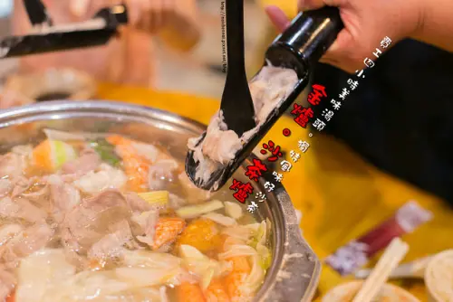 【食在Tainan】永康金爐沙茶火鍋。費工夫4小時熬煮鮮美湯頭，獨門特製沙茶超對味!!