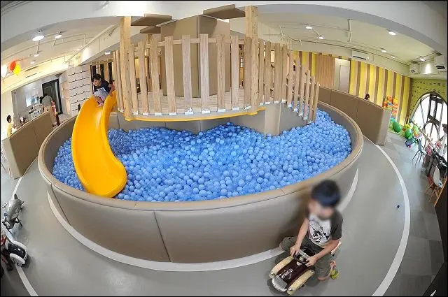 《樹林美食/親子景點》樹林火車站親子鐵道半日遊~WooHoo遊戲室新開幕+黑肉圓+樂高王子1號店