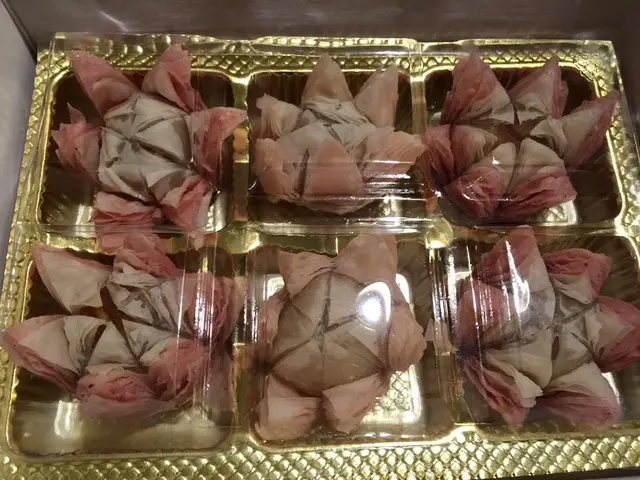 素食蓮花酥伴手禮！肉桂蘋果鳳梨餡，好吃不膩，純手工！380/盒，歡迎訂購。