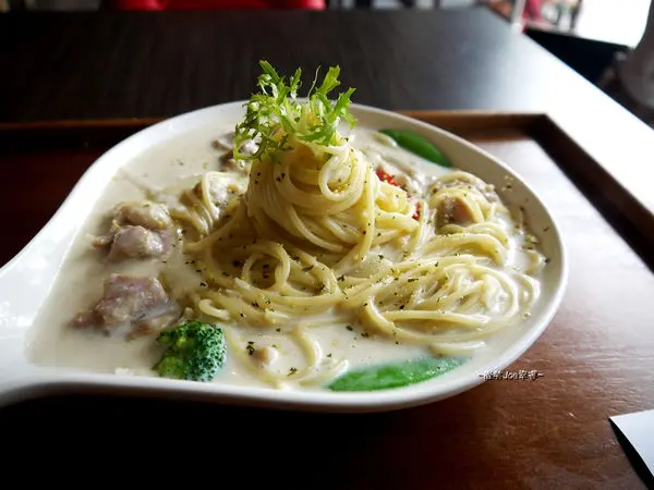 對的咖啡，居然早上八點就能吃到美味的義大利麵...