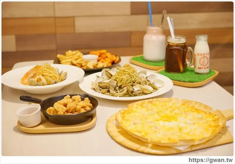 隨便CHIN TSAI - 足足一斤讓你喊「哇賽」的爆多蛤蜊義大利麵