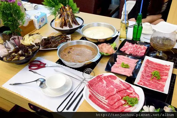 花花，甲飽沒【台北食記】味之町涮涮鍋 帝王蟹牛小排松板豬海鮮吃到飽