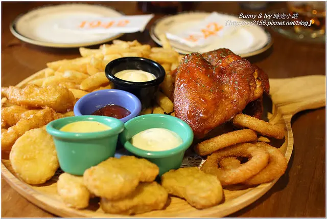 【台北士林食記】1942餓棧廚房。大人享受午茶時光，小孩有大草皮消耗體力