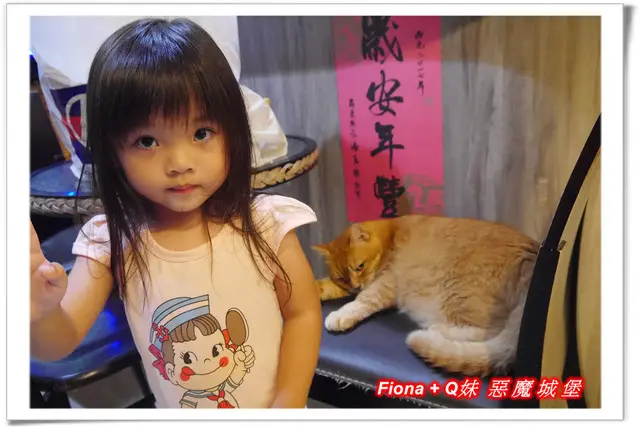 【南部三日遊。DAY1】墾丁。晚餐昇日全海鮮，如願吃到思念已久的賽螃蟹 + 夜宿墾丁峰情民宿，聽著蟲鳴鳥叫聲入睡，悠閒又愜意 !