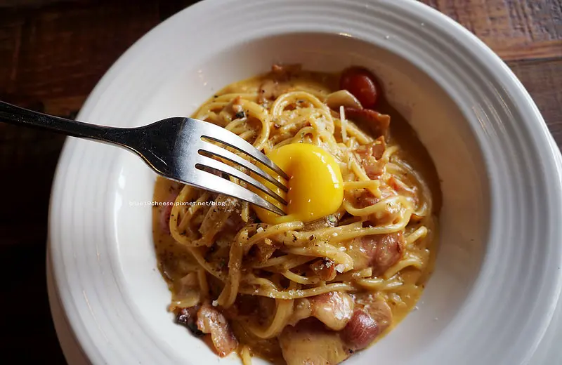 【台中北區】TO9義式餐廳 Pasta Restaurant - 藏身一中街二樓美味義麵餐廳.起司蛋黃培根義大利麵偏濃但不錯吃