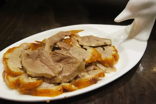 便宜坊燜爐烤鴨，600年歷史的北京烤鴨名店高雄飄香