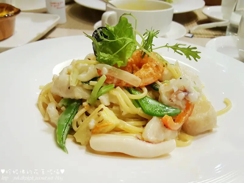 【高雄-苓雅區】「Olivia Bistro 歐利維亞」義大利麵、燉飯、輕食，捷運文化中心站4號出口近彩虹公園