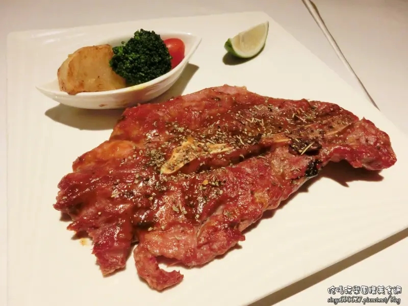 《美食推薦》【桃園蘆竹】Tasty西堤牛排。超推義式丁骨豬排 法式烤雞 巧克力塔冰淇淋 南崁牛排館推薦