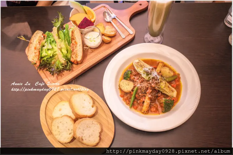 ✿高雄✿ (試) 親切的態度與溫馨的環境 除了有精緻的擺盤還有美味的料理 店家自製的檸檬優格醬實在是太優秀 ➜ Café Simon