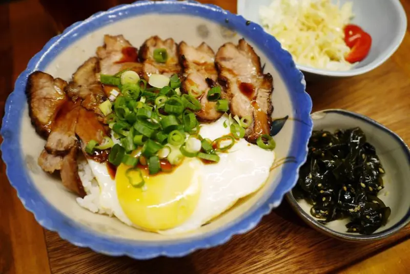 【台北】忠孝新生 特有種商行 Realguts 有好吃叉燒飯的咖啡廳‧電影‧輕食‧咖啡