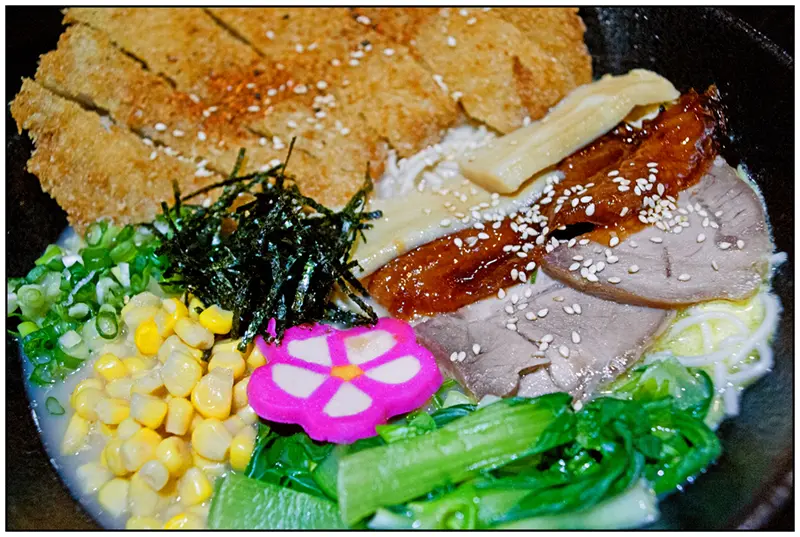 【台中】狼吞虎嚥 之 大碗擱俗的高功手做麵食