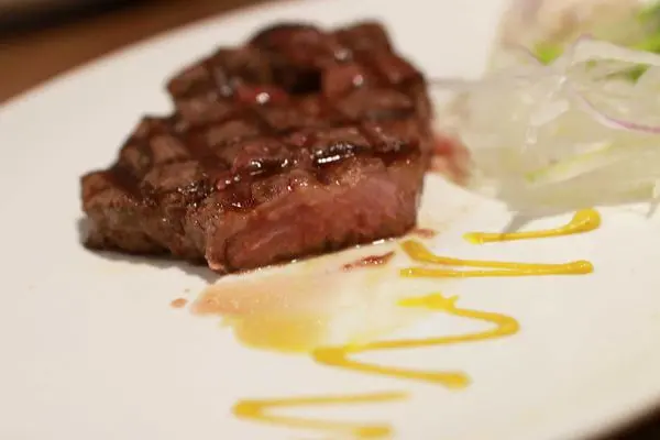 【新莊牛排館】超越原味炭烤牛排-安格斯、Prime原汁原肉的美味-輔仁大學-非凡大探索推薦