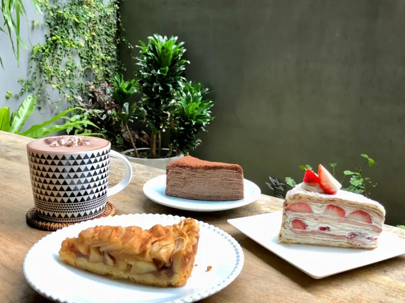 【台北｜中正紀念堂站】生活在他方 elsewhere cafe＿季節限定的原味草莓千層＿濃郁的可可千層讓人吃到淚流滿面
