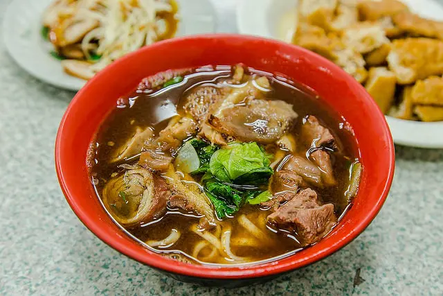 【台北捷運美食】【七張站美食】廣東牛肉麵小吃店