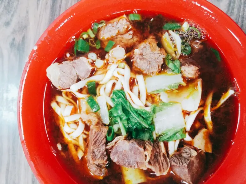 【新北市新店區 / 台灣小吃 / 捷運七張】 新店美食 北新國小對面 廣東牛肉麵