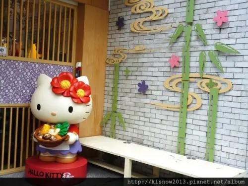 終於吃到kitty小火鍋,可愛精神不死--Hello Kitty Shabu Shabu体驗心得