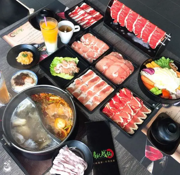 【台中大里。美食】春秋战鍋 // 壽喜燒／火鍋吃到飽，美國chioce等級牛肉隨你點