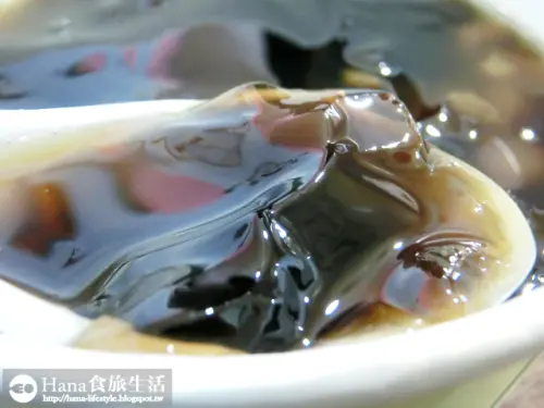 
【台中北屯】新凍嫩仙草 | 消暑氣必吃 柔嫩仙草入口即化 芋圓真材實料 便宜大碗又好吃 
