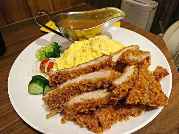 【黃門飯店】類似賣場美食街