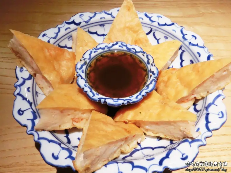 《美食推薦》【桃園】饗泰多siam more 泰式風格餐廳。饗食天堂集團最新品牌 2cm超厚實全台冠軍月亮蝦餅 桃園泰式料理餐廳推薦