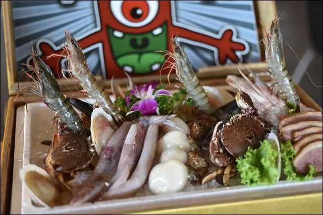 《宜蘭景點美食/試吃採訪文》海之霸屁老闆寶藏海鮮燒烤~重新整修試賣．2015/9/25前三人同行一人免費！