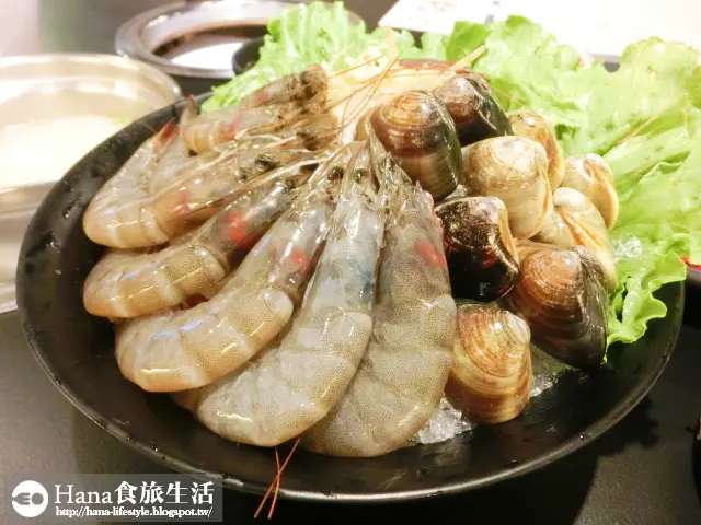 
【廠商合作】宮綺308 昆布の鍋 | 公館美食 牛三寶拼盤 肉份量多 大蛤蠣·蝦 食材新鮮肥厚 免收服務費的精緻火鍋
