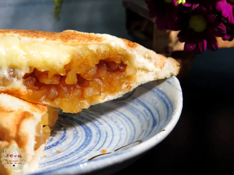 2015.07.06 -【高雄】吐司．吐思　三多路上早餐、宵夜新選擇，內餡飽滿又好吃的營養創意熱壓吐司，等你來征服！！