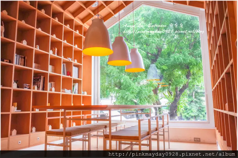 ✿高雄✿ 低調的隱藏版文青空間 不是輕食咖啡廳卻有好喝的飲料跟手工甜點 這兒環境真的太漂亮讓人無法忘卻 ➜ Entrance 安全室