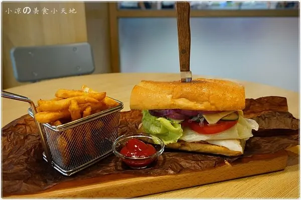 【台中。南屯區】Zazzazu 查查路║平價手作輕食。高CP值的美味。古巴三明治有別於美式潛艇堡的味道(WiFi+插頭+不限時用餐)