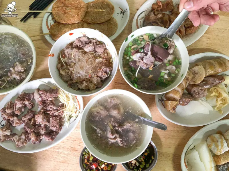 超過50年不敗台式下午茶美食-三輪的店，經典骨仔肉、烤黑輪片、香腸必點（免費停車場） - 跟著尼力吃喝玩樂＆親子生活