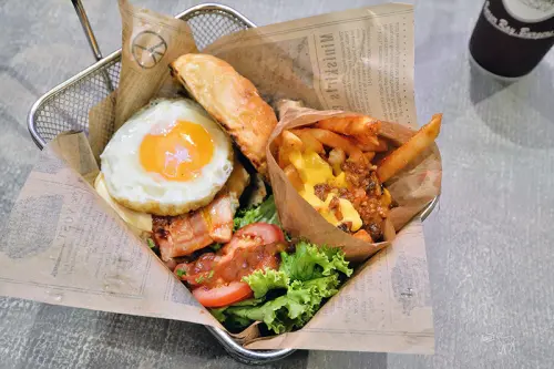 Burger Ray 個性漢堡 客製化漢堡與肉醬起士薯條