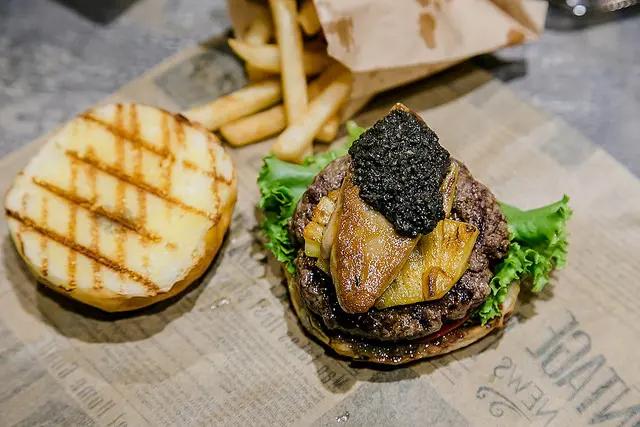 【台北捷運美食】【忠孝敦化站美食】Burger Ray個性漢堡