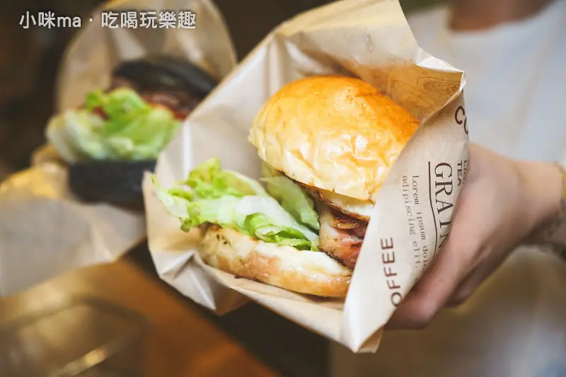 Burger Ray 個性漢堡 ▏自己的漢堡自己做 漢堡肉排也能選熟度。厚的多汁牛排搭配太陽蛋 濕潤香嫩~熱量破表也甘願。捷運忠孝敦化站