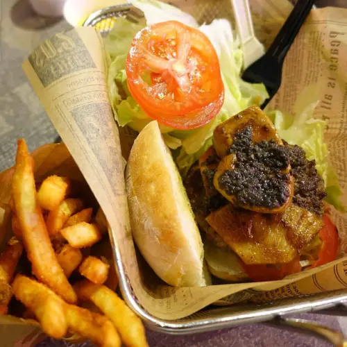 |食記|棠小璇VS食神級飯團長派崔嗑的美食地圖 心臟病漢堡50分鐘快閃 吃到心臟病無怨尤的美味 立即GO!!!