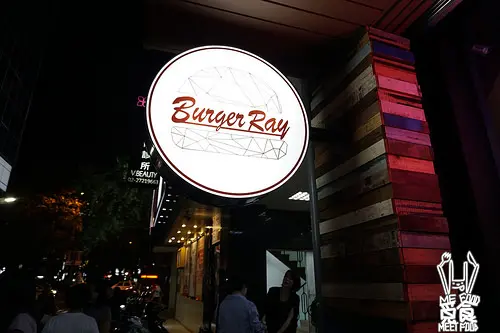 
【洋食】台北東區 Burger Ray 個性漢堡 心臟病漢堡 奢華熱量爆表！
