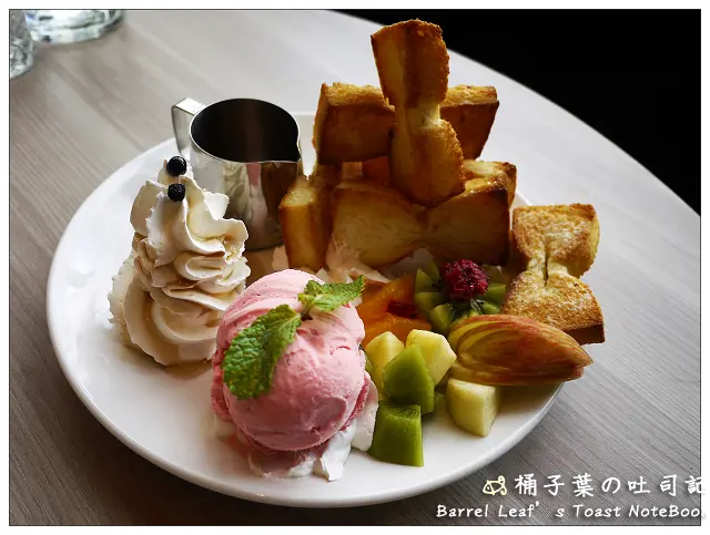 【複合式】台北市信義區│Love one cafe 樂昂咖啡 (信義誠品店) (捷運市政府站) -- 101景色相伴．正餐．輕食．下午茶 一次滿足