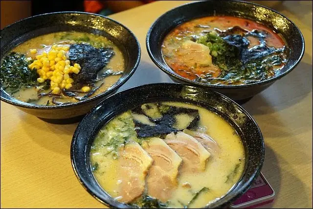 《捷運中和新蘆線/新莊站美食》新莊麵屋龍拉麵專門店~中和街新莊運動公園旁的百元限量湯頭拉麵